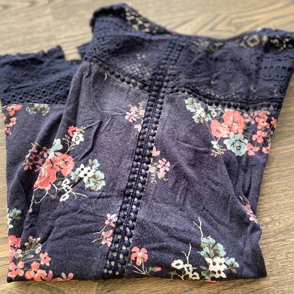 Women’s Kismet Blouse Size L Floral Slit-back Lace - Picture 6 of 6